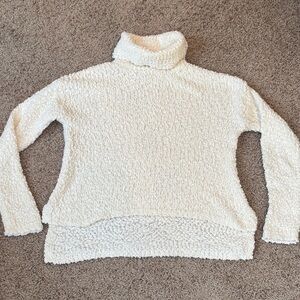 Worn Once Cozy Winter White Turtleneck Sweater